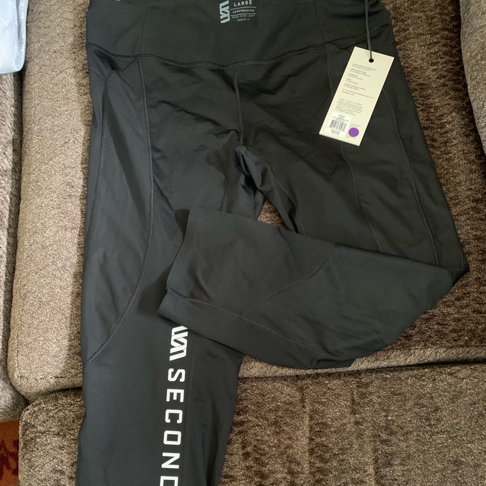 BRAND NEW SECOND SKIN COMPRESSION CAPRIS